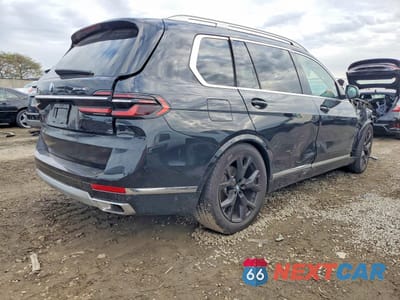 Trzecie zdjęcie samochodu z tyłu: 2025 BMW X7 XDRIVE40I VIN:5UX23EM07S9Z37299 - miniatura