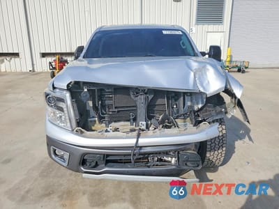 Piąte zdjęcie samochodu w środku: 2019 NISSAN TITAN SV VIN:1N6AA1E58KN502270 - miniatura