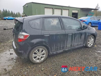 Trzecie zdjęcie samochodu z tyłu: 2010 HONDA FIT SPORT VIN:JHMGE8H43AC012020 - miniatura
