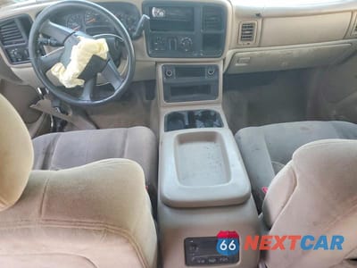 Zdjęcie 8 z 13 samochodu: 2004 CHEVROLET SUBURBAN C1500 VIN:3GNEC16Z64G212340 - miniatura