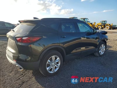 Trzecie zdjęcie samochodu z tyłu: 2019 CHEVROLET BLAZER 1LT VIN:3GNKBBRA6KS583168 - miniatura