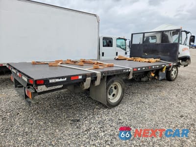 Trzecie zdjęcie samochodu z tyłu: 2023 ISUZU NPR XD FLATBED TRUCK VIN:JALC4W165P7K00766 - miniatura