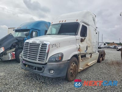 Drugie zdjęcie samochodu z przodu: 2018 FREIGHTLINER CASCADIA 125 SEMI TRUCK VIN:3AKJGLDR2JSJP4899 - miniatura