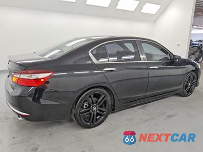 Trzecie zdjęcie samochodu z tyłu: 2017 HONDA ACCORD SPORT VIN:1HGCR2F52HA126658 - miniatura