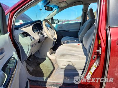 Zdjęcie 7 z 13 samochodu: 2011 TOYOTA SIENNA LE 8-PASSENGER VIN:5TDKK3DC3BS088244 - miniatura