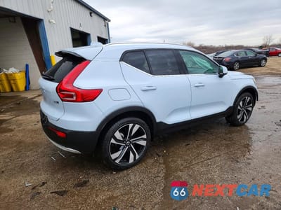 Trzecie zdjęcie samochodu z tyłu: 2025 VOLVO XC40 PLUS VIN:YV4L12UEXS2530525 - miniatura