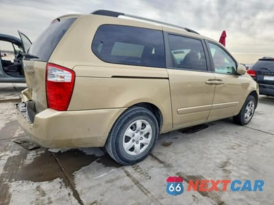 Trzecie zdjęcie samochodu z tyłu: 2010 KIA SEDONA LX VIN:KNDMG4C34A6331320 - miniatura
