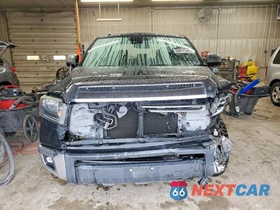 Piąte zdjęcie samochodu w środku: 2018 TOYOTA TUNDRA LIMITED VIN:5TFHY5F15JX726552 - miniatura