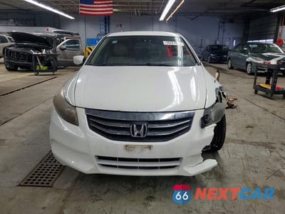 Piąte zdjęcie samochodu w środku: 2011 HONDA ACCORD LX VIN:1HGCP2F32BA138286 - miniatura