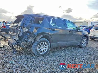 Trzecie zdjęcie samochodu z tyłu: 2021 CHEVROLET TRAVERSE LT VIN:1GNERGKW4MJ253352 - miniatura