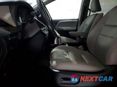 Zdjęcie 7 z 13 samochodu: 2019 TOYOTA SIENNA XLE VIN:5TDDZ3DC2KS225372 - miniatura