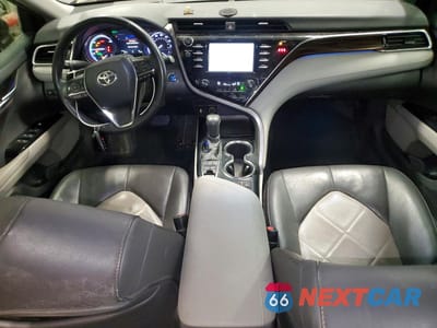 Zdjęcie 8 z 14 samochodu: 2018 TOYOTA CAMRY HYBRID VIN:4T1B21HK6JU007622 - miniatura