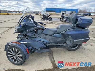 Trzecie zdjęcie samochodu z tyłu: 2022 CAN-AM SPYDER ROADSTER RT VIN:2BXNBDD20NV007733 - miniatura