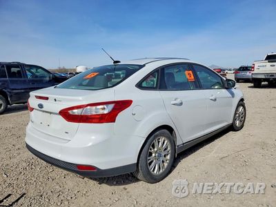 Trzecie zdjęcie samochodu z tyłu: 2012 FORD FOCUS SE VIN:1FAHP3F23CL178664 - miniatura