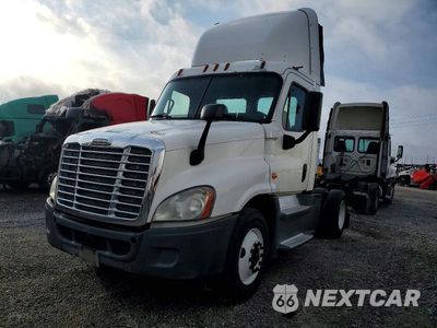 Drugie zdjęcie samochodu z przodu: 2016 FREIGHTLINER CASCADIA 125 SEMI TRUCK VIN:1FUBGEDV7GLHC5750 - miniatura