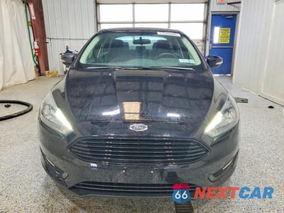 Piąte zdjęcie samochodu w środku: 2017 FORD FOCUS SE VIN:1FADP3FE7HL275849 - miniatura