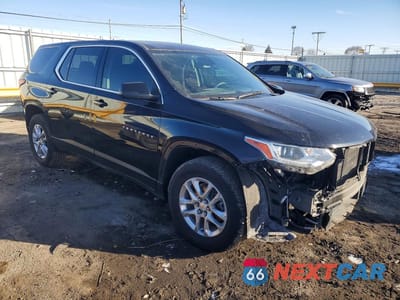 Czwarte zdjęcie samochodu z boku: 2021 CHEVROLET TRAVERSE LS VIN:1GNEVLKW7MJ125126 - miniatura
