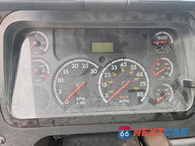 Zdjęcie 8 z 10 samochodu: 2014 FREIGHTLINER CASCADIA SEMI TRUCK VIN:1FUJGLD5XELFU0173 - miniatura