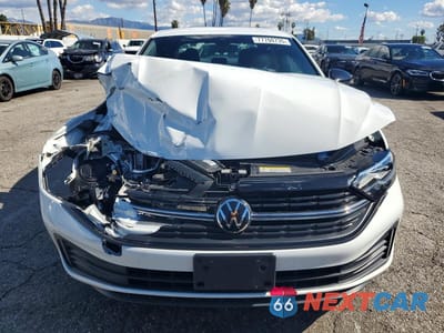 Piąte zdjęcie samochodu w środku: 2024 VOLKSWAGEN JETTA SPORT VIN:3VWBM7BU4RM036738 - miniatura