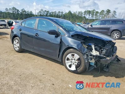 Czwarte zdjęcie samochodu z boku: 2015 KIA FORTE LX VIN:KNAFK4A68F5426090 - miniatura