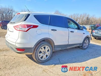 Trzecie zdjęcie samochodu z tyłu: 2016 FORD ESCAPE S VIN:1FMCU0F71GUB70923 - miniatura