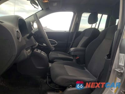 Zdjęcie 7 z 11 samochodu: 2011 JEEP COMPASS VIN:1J4NF1FB4BD278425 - miniatura