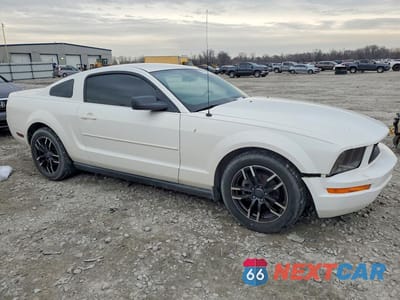 Czwarte zdjęcie samochodu z boku: 2005 FORD MUSTANG VIN:1ZVFT80N055191101 - miniatura