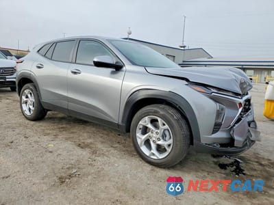 Czwarte zdjęcie samochodu z boku: 2025 CHEVROLET TRAX LS VIN:KL77LFEP9SC272172 - miniatura