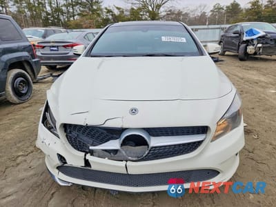 Piąte zdjęcie samochodu w środku: 2018 MERCEDES-BENZ CLA 250 4MATIC VIN:WDDSJ4GB0JN576394 - miniatura