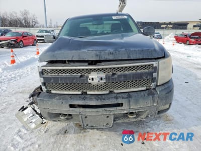 Piąte zdjęcie samochodu w środku: 2011 CHEVROLET SILVERADO K1500 LT VIN:1GCRKSE35BZ146019 - miniatura