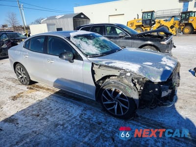 Czwarte zdjęcie samochodu z boku: 2021 VOLVO S60 T8 RECHARGE R-DESIGN VIN:7JRBR0FM7MG081585 - miniatura
