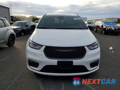 Piąte zdjęcie samochodu w środku: 2023 CHRYSLER PACIFICA HYBRID LIMITED VIN:2C4RC1S72PR562707 - miniatura