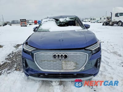Piąte zdjęcie samochodu w środku: 2022 AUDI Q4 E-TRON PRESTIGE VIN:WA1J2BFZ4NP052465 - miniatura