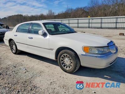 Czwarte zdjęcie samochodu z boku: 2000 LINCOLN TOWN CAR SIGNATURE VIN:1LNHM82W6YY887586 - miniatura