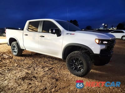 Czwarte zdjęcie samochodu z boku: 2024 CHEVROLET SILVERADO K1500 ZR2 VIN:3GCUDHE85RG310043 - miniatura