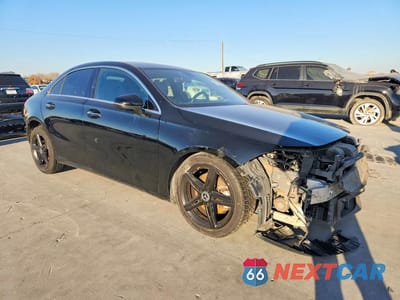 Czwarte zdjęcie samochodu z boku: 2019 MERCEDES-BENZ A 220 4MATIC VIN:WDD3G4FBXKW034896 - miniatura