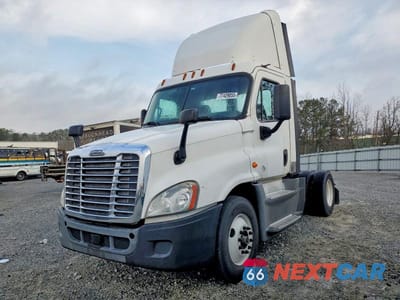 Drugie zdjęcie samochodu z przodu: 2016 FREIGHTLINER CASCADIA 125 SEMI TRUCK VIN:1FUBGEDV9GLHC5622 - miniatura