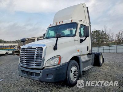 Drugie zdjęcie samochodu z przodu: 2016 FREIGHTLINER CASCADIA 125 SEMI TRUCK VIN:1FUBGEDV9GLHC5622 - miniatura