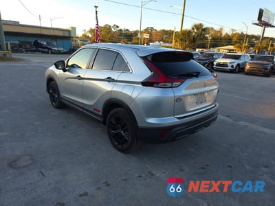 Trzecie zdjęcie samochodu z tyłu: 2022 MITSUBISHI ECLIPSE CROSS LE VIN:JA4ATVAA3NZ003536 - miniatura