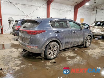 Trzecie zdjęcie samochodu z tyłu: 2017 KIA SPORTAGE LX VIN:KNDPMCAC9H7248795 - miniatura