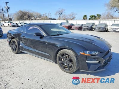 Czwarte zdjęcie samochodu z boku: 2018 FORD MUSTANG VIN:1FA6P8THXJ5163139 - miniatura