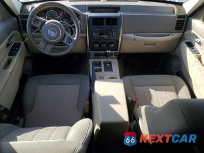 Zdjęcie 8 z 13 samochodu: 2011 JEEP LIBERTY SPORT VIN:1J4PN2GK4BW536110 - miniatura