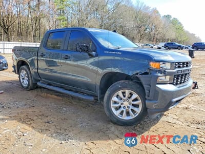 Czwarte zdjęcie samochodu z boku: 2021 CHEVROLET SILVERADO C1500 CUSTOM VIN:3GCPWBEH0MG136119 - miniatura