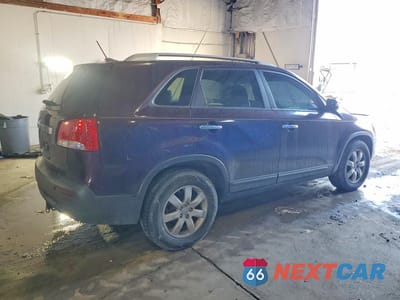 Trzecie zdjęcie samochodu z tyłu: 2012 KIA SORENTO BASE VIN:5XYKT3A68CG223485 - miniatura
