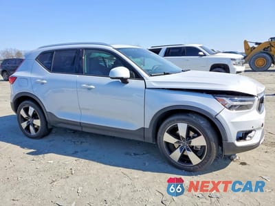 Czwarte zdjęcie samochodu z boku: 2020 VOLVO XC40 T5 MOMENTUM VIN:YV4162UK8L2237576 - miniatura