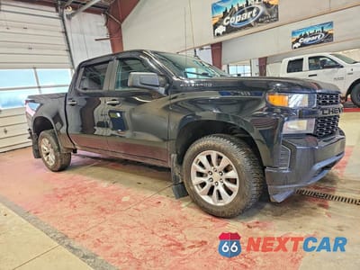 Czwarte zdjęcie samochodu z boku: 2019 CHEVROLET SILVERADO K1500 CUSTOM VIN:3GCUYBEF4KG313246 - miniatura