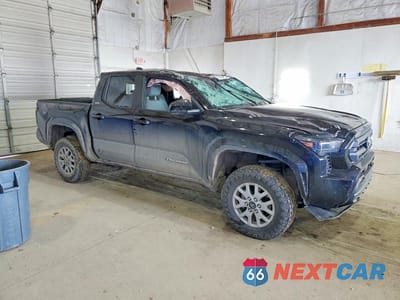 Czwarte zdjęcie samochodu z boku: 2024 TOYOTA TACOMA SR5 VIN:3TMLB5JN6RM021007 - miniatura