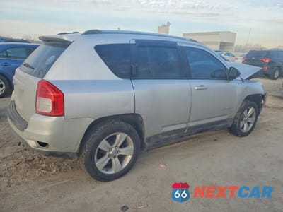 Trzecie zdjęcie samochodu z tyłu: 2013 JEEP COMPASS SPORT VIN:1C4NJDBB0DD129413 - miniatura