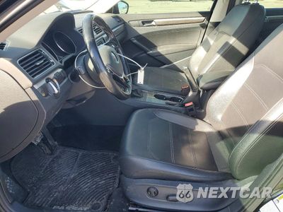 Zdjęcie 7 z 13 samochodu: 2017 VOLKSWAGEN PASSAT SE VIN:1VWBT7A37HC017077 - miniatura