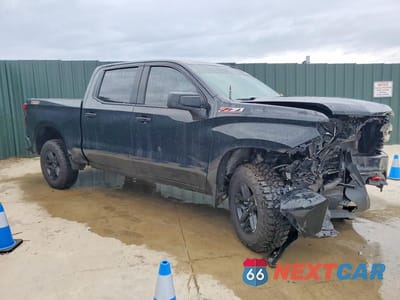 Czwarte zdjęcie samochodu z boku: 2021 CHEVROLET SILVERADO K1500 LT TRAIL BOSS VIN:1GCPYFEDXMZ363834 - miniatura